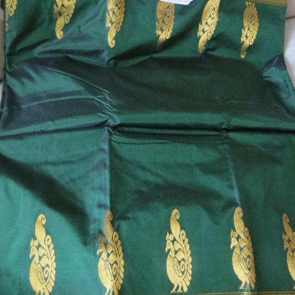 Pure Raw Silk Banarasi Saree in Dark green with Antique Gold Resham Zari - Picture 6 of 7